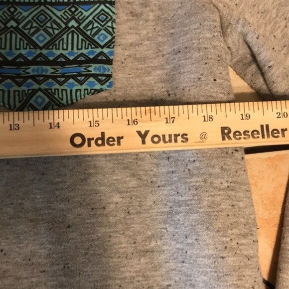 Hurley gray pullover sweater with pocket design size large - Picture 8 of 10